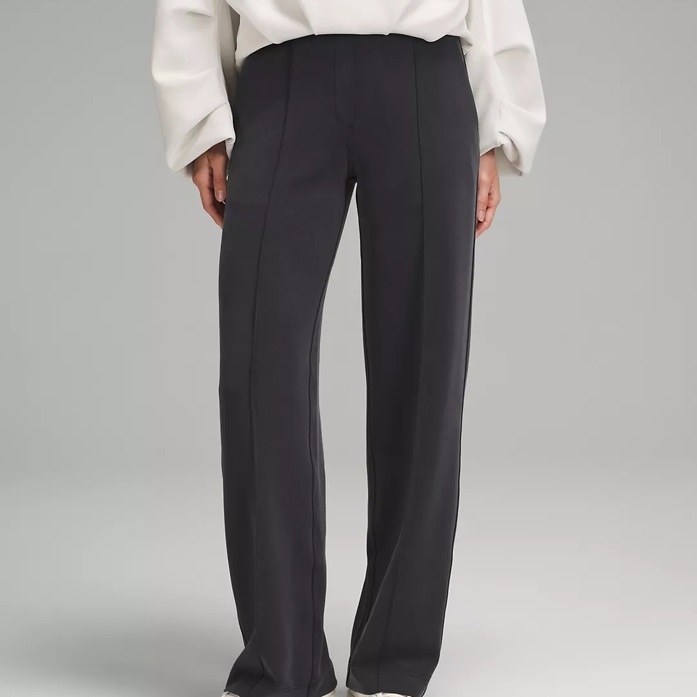 Lululemon Softstreme Pintuck Mid-Rise Pant (Short)